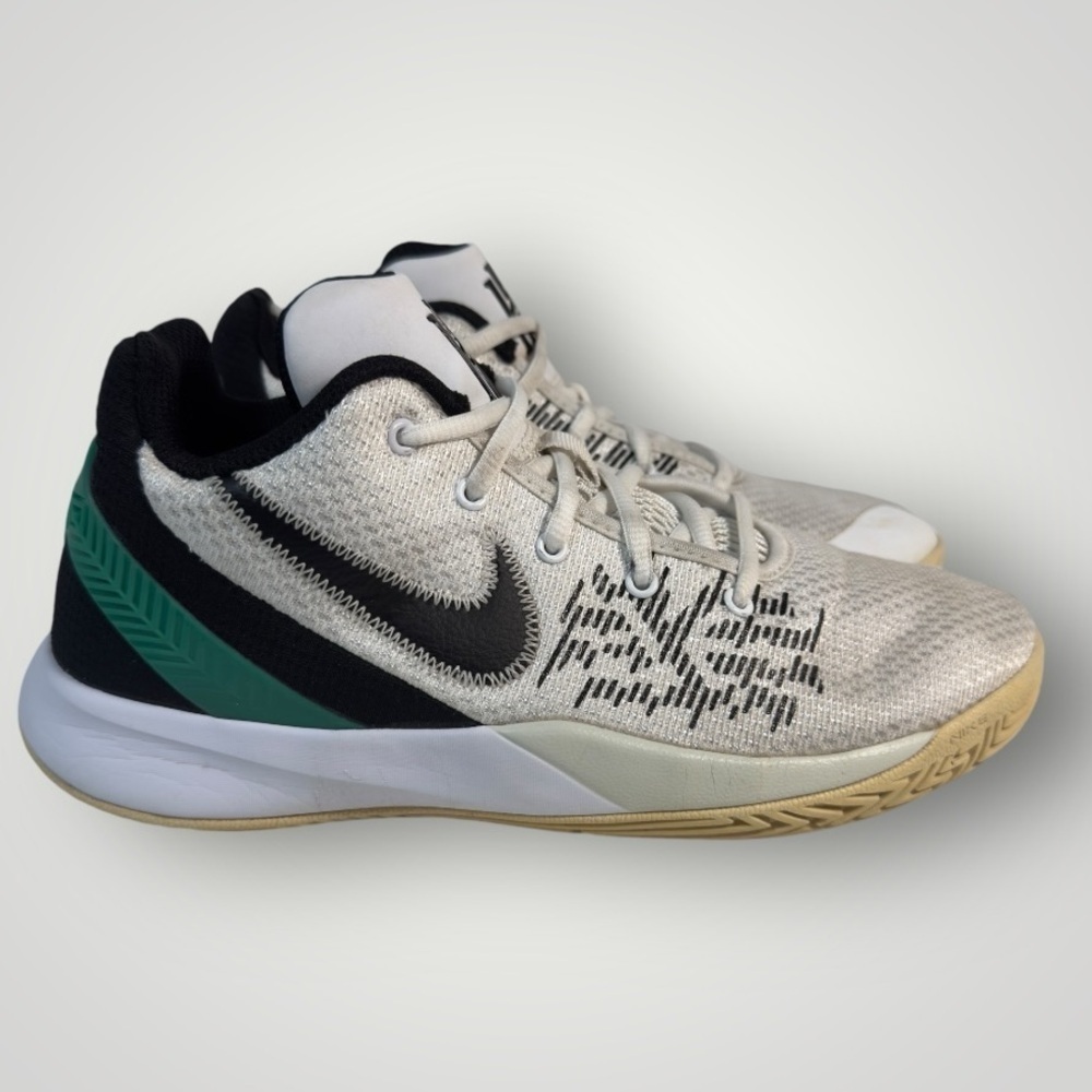 Kids Nike Kyrie Flytrap 2 size 6Y